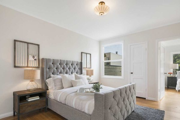 Step to keep a minimal bedroom